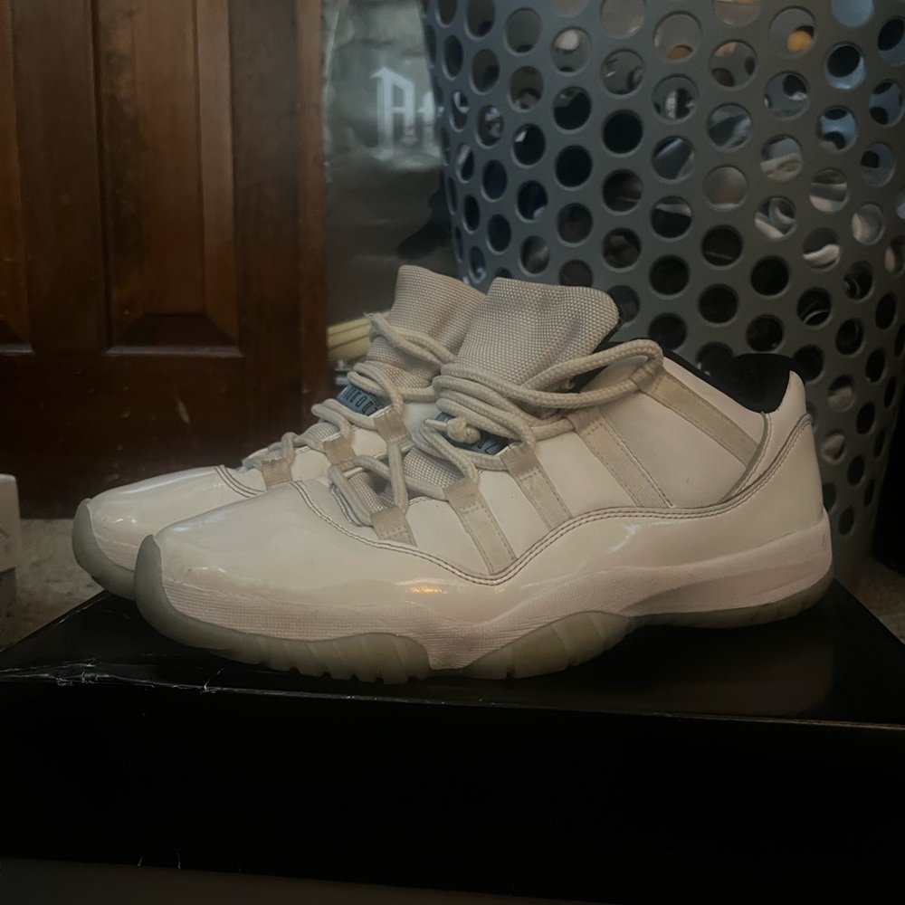 Air Jordan 11 Retro Low Legend Blue
